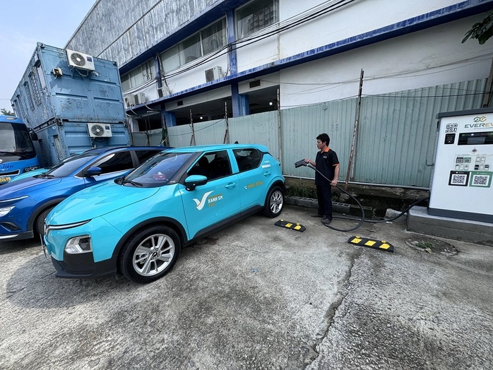 mở trạm sạc xe điện